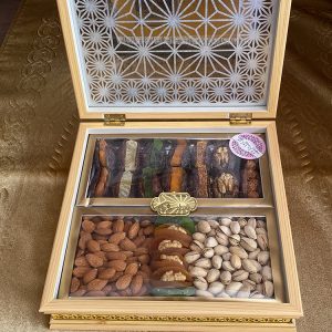 Coffret Dattes Medjoul fourrées et fruits secs