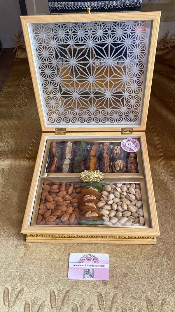 Coffret Dattes Medjoul fourrées et fruits secs